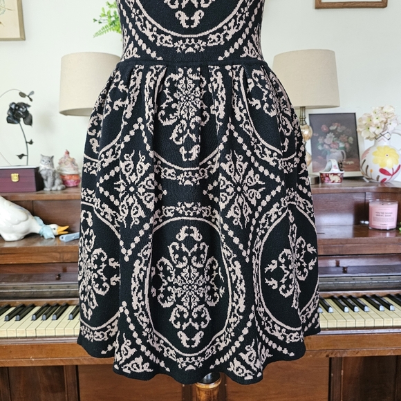 Romeo + Juliet Couture Damask Sweater Dress - Picture 11 of 13
